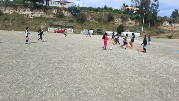 CONTINÚAN LOS TALLERES PERMANENTES DE FÚTBOL PARA NIÑOS Y JÓVENES